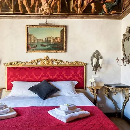 Piazza Navona Historical Palace